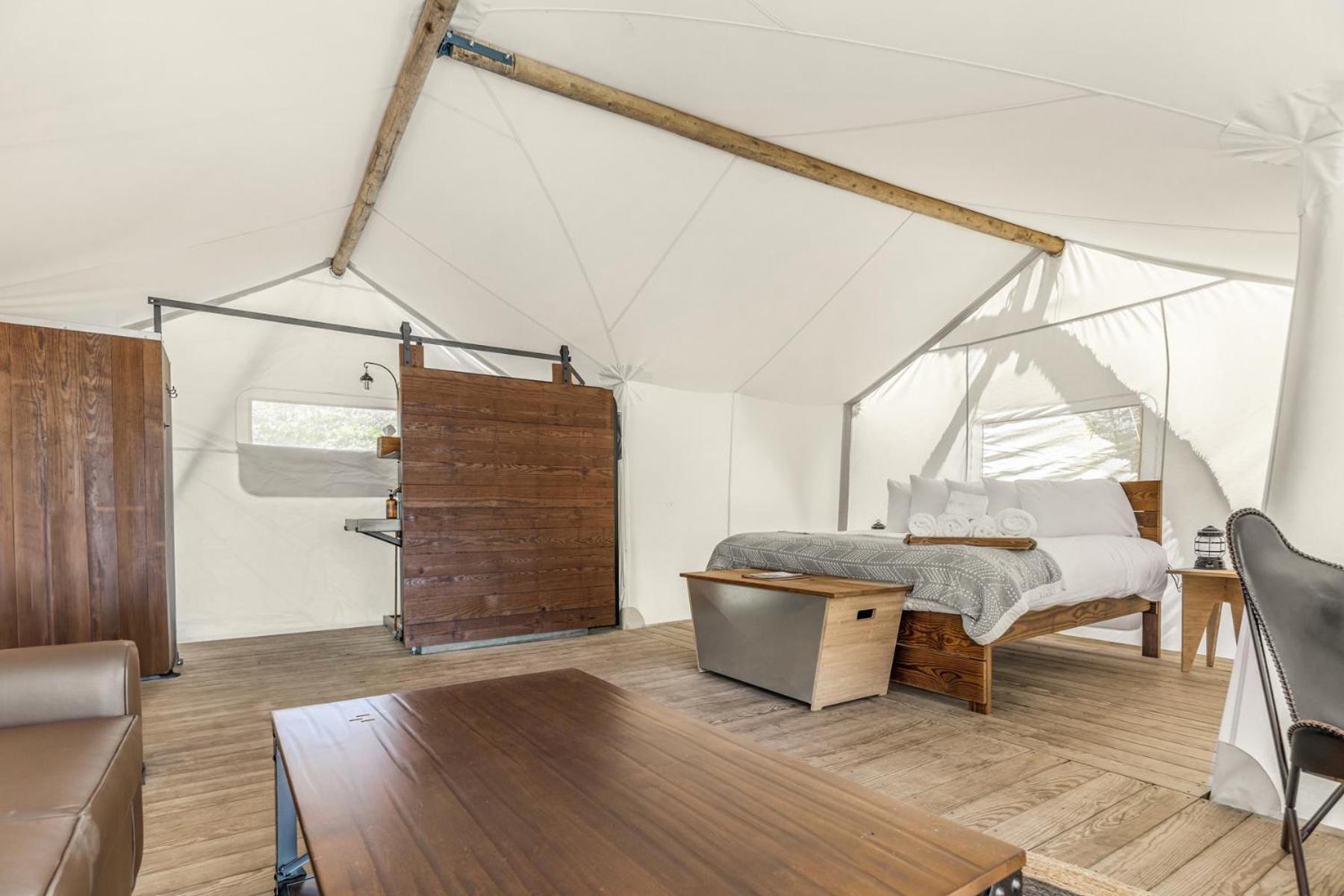 Luxury tent Under Canvas Yosemite *