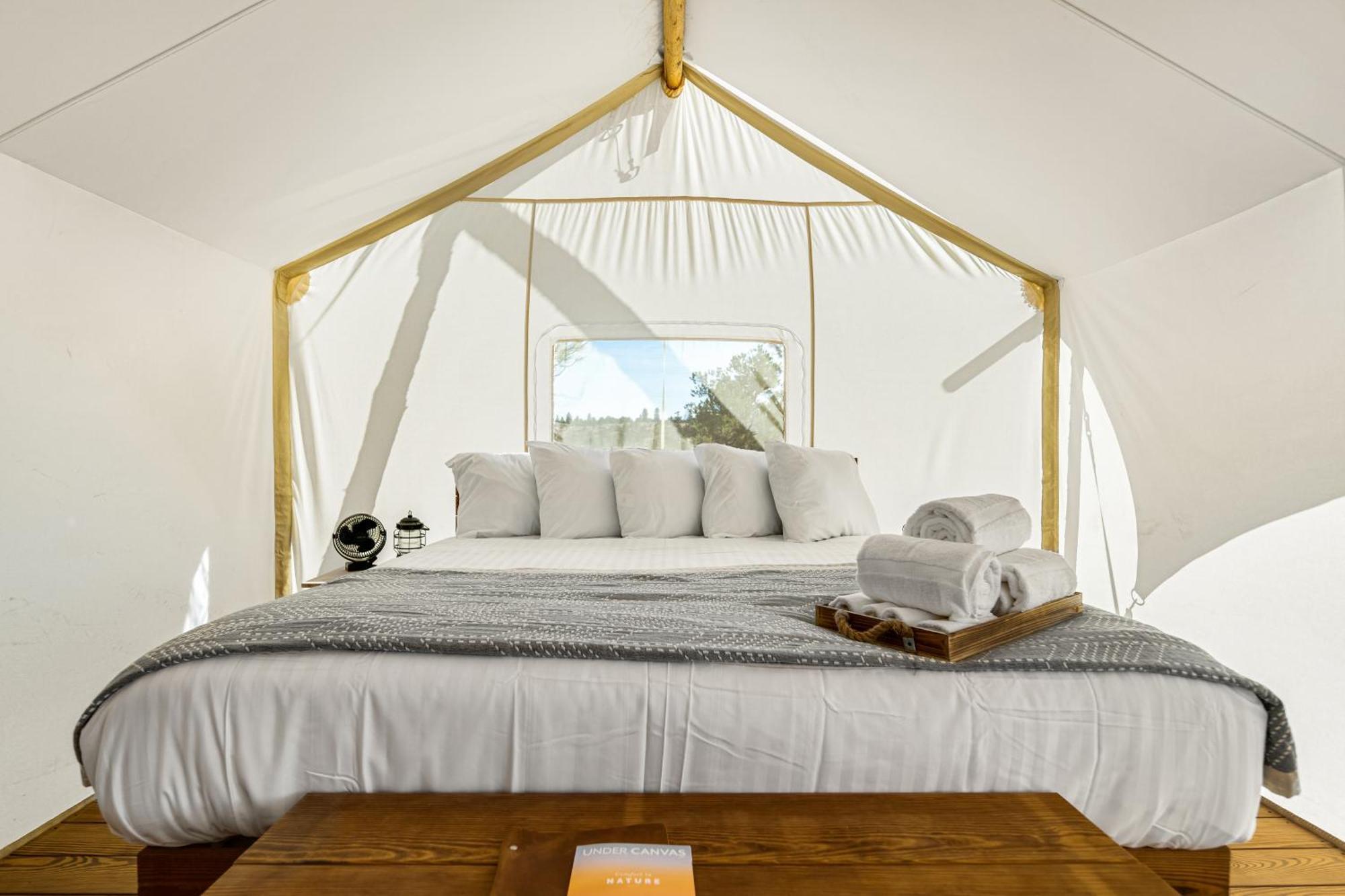 Luxury tent Under Canvas Yosemite *